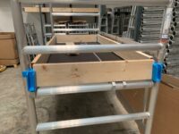 Conjunto de rodapiés 90x305 en madera con soporte de plástico